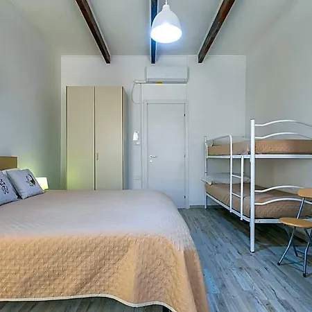 Alguer Guest House לינה וארוחת בוקר 3*