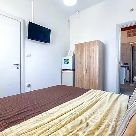 לינה וארוחת בוקר Alguer Guest House 3*